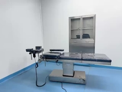 Dokter gigi, meja operasi wajah.