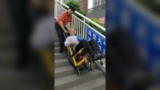 Kursi Roda Panjat Tangga Elektrik Bermotor BR-SC003